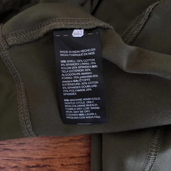 High-Waist Olive Capri Leggings with Side Pockets - Picture 5 of 5